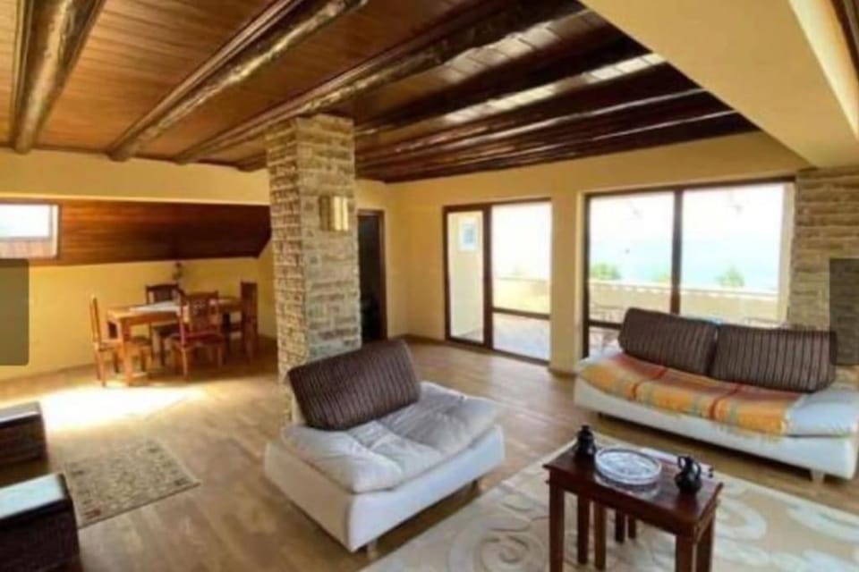 Stella del Lago Family Apartment Deluxe Penthouse Apartment in Municipality of Ohrid, North Macedonia