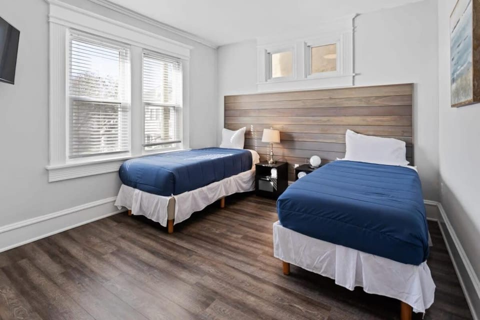 Modern 4BR 2BA Apt Steps to the Beach Open Living Apartment in Ventnor City