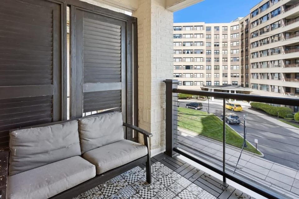 Beach Block Modern Penthouse 4BR 2BR Ocean Views Apartment in Ventnor City