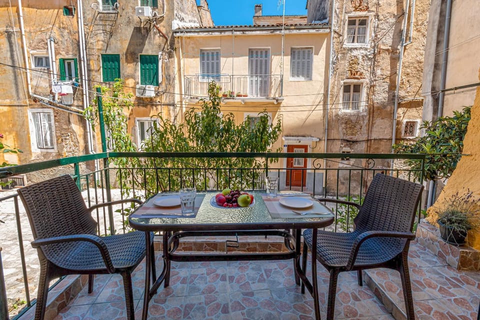 Property building, Balcony/Terrace, Dining area
