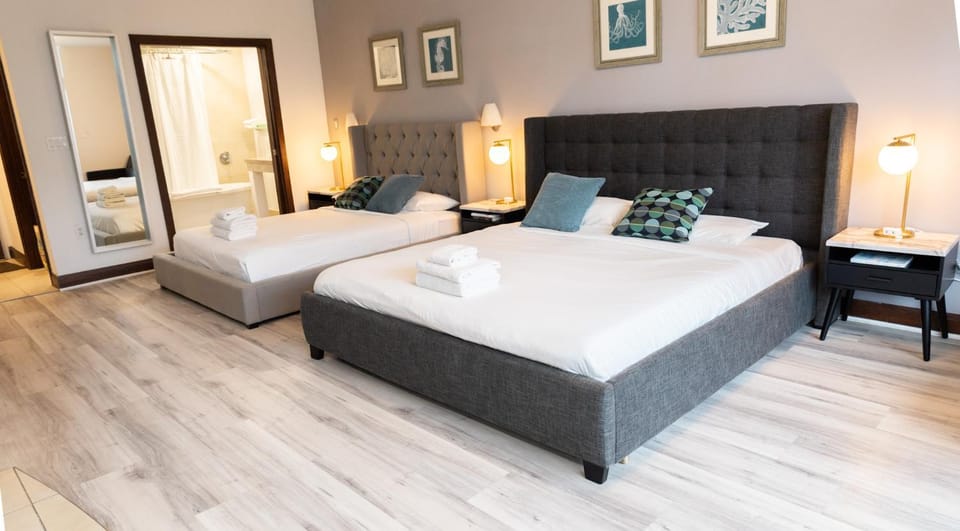 Rooftop-Pool Suite with King Bed in Ocean Dr C303 Apartment hotel in Flamingo Lummus