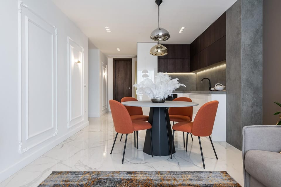 Kitchen or kitchenette, Dining area