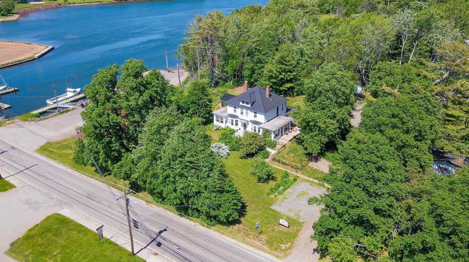 Property building, Neighbourhood, Natural landscape, Bird's eye view, River view