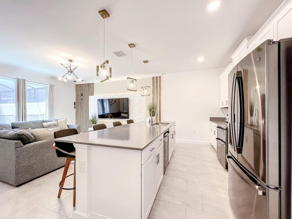 Homey 4BR Townhouse with Waterpark & Private Pool House in Kissimmee