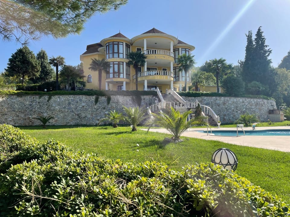 Property building, Day, Garden, Garden view, Pool view, Swimming pool