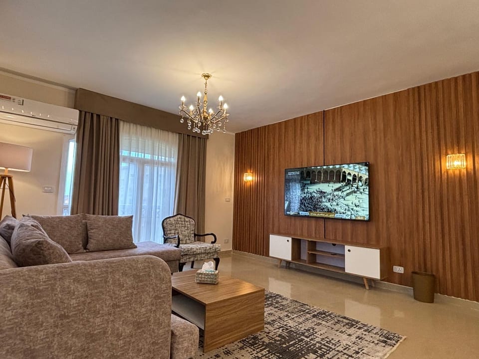 Communal lounge/ TV room, TV and multimedia, Living room, Seating area, Evening entertainment