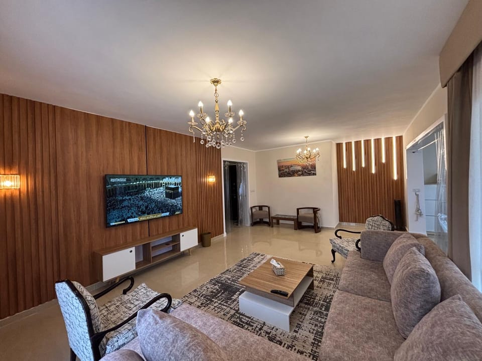 Communal lounge/ TV room, TV and multimedia, Living room, Seating area, Evening entertainment