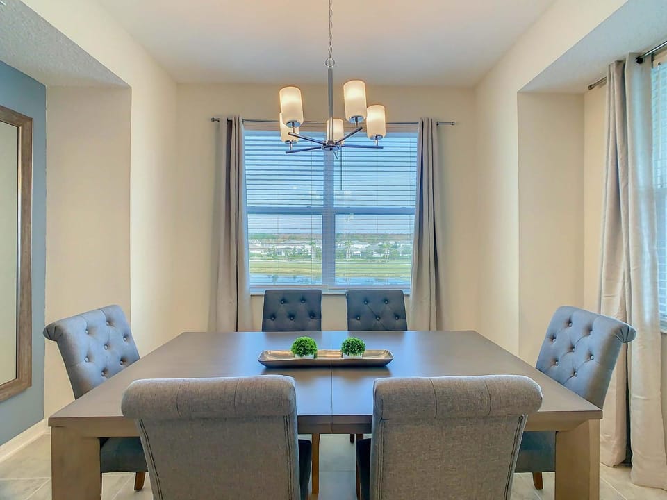 Gorgeous 2BR lakeview Condo with Waterpark House in Kissimmee