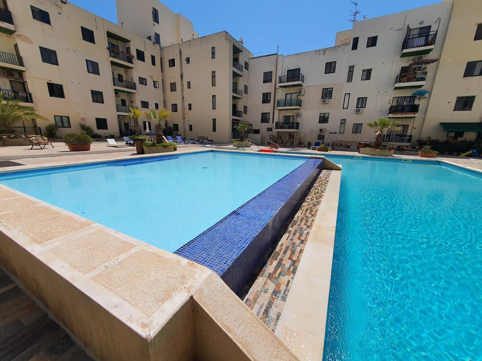 Swimming pool, Swimming pool