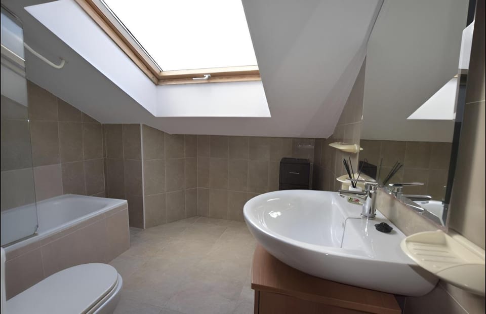 Toilet, Bath