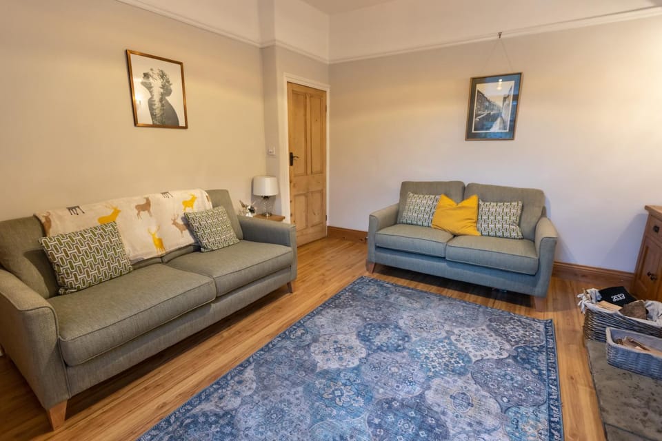 Living room, Photo of the whole room, Seating area