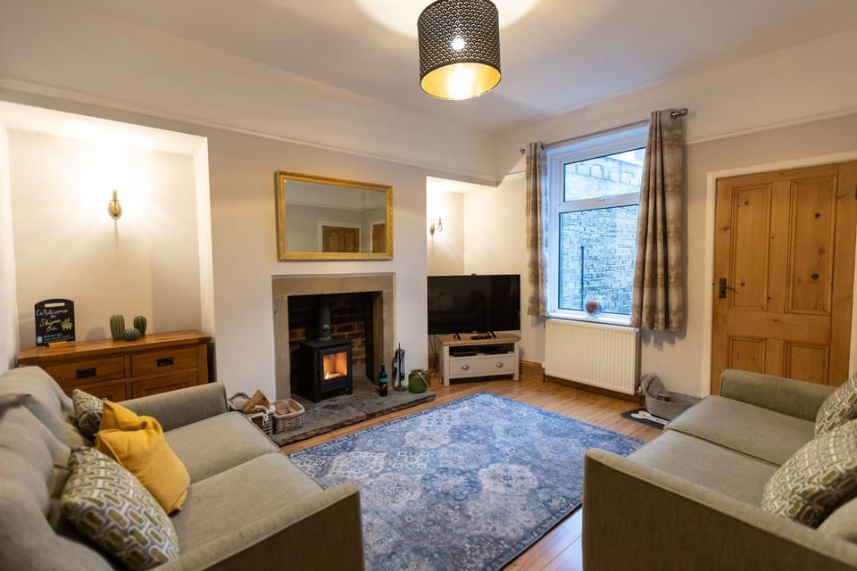 Communal lounge/ TV room, TV and multimedia, Living room, Seating area, Evening entertainment, flat iron