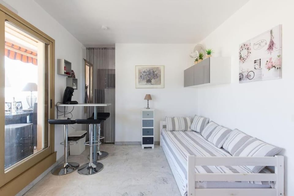 Studio vue mer panoramique sur la baie de Cannes Apartment in Mougins