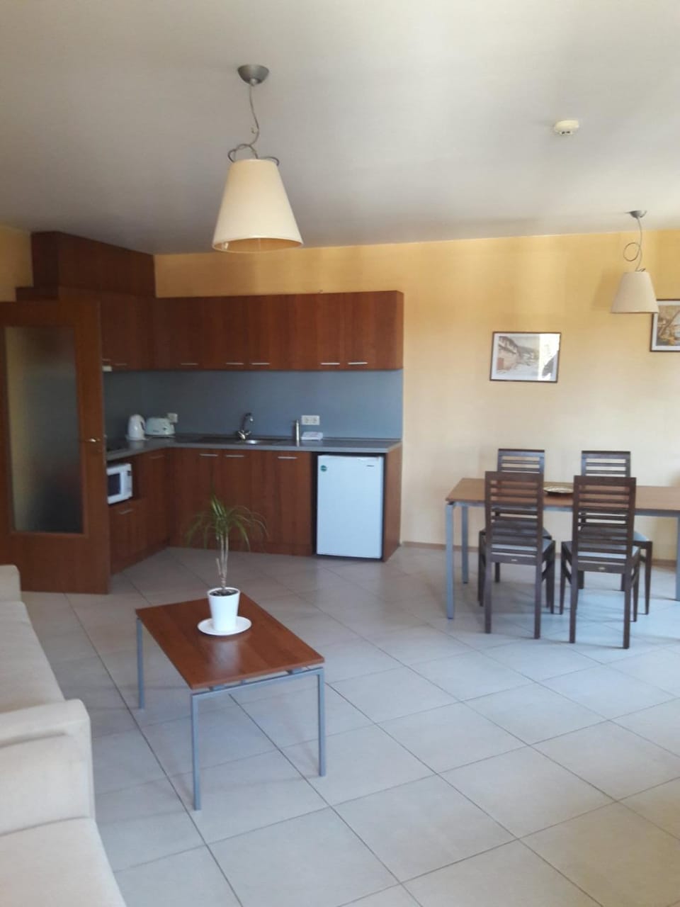 Kitchen or kitchenette, Living room, Dining area, minibar, stove