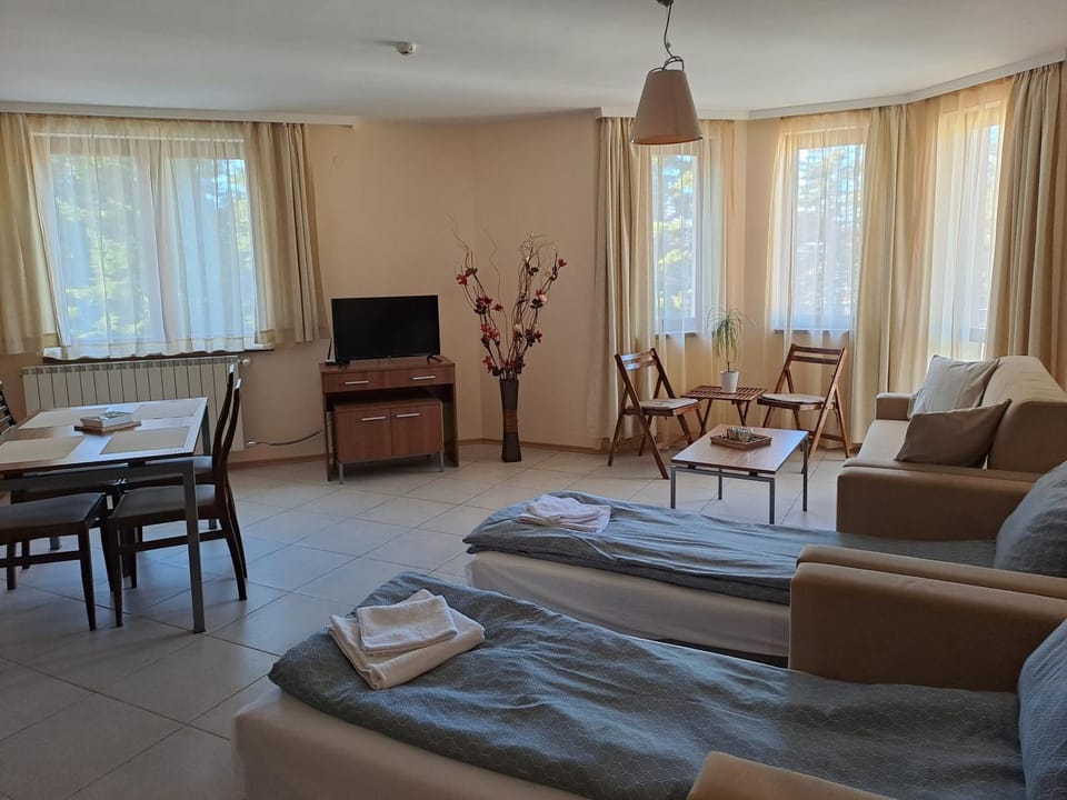 Communal lounge/ TV room