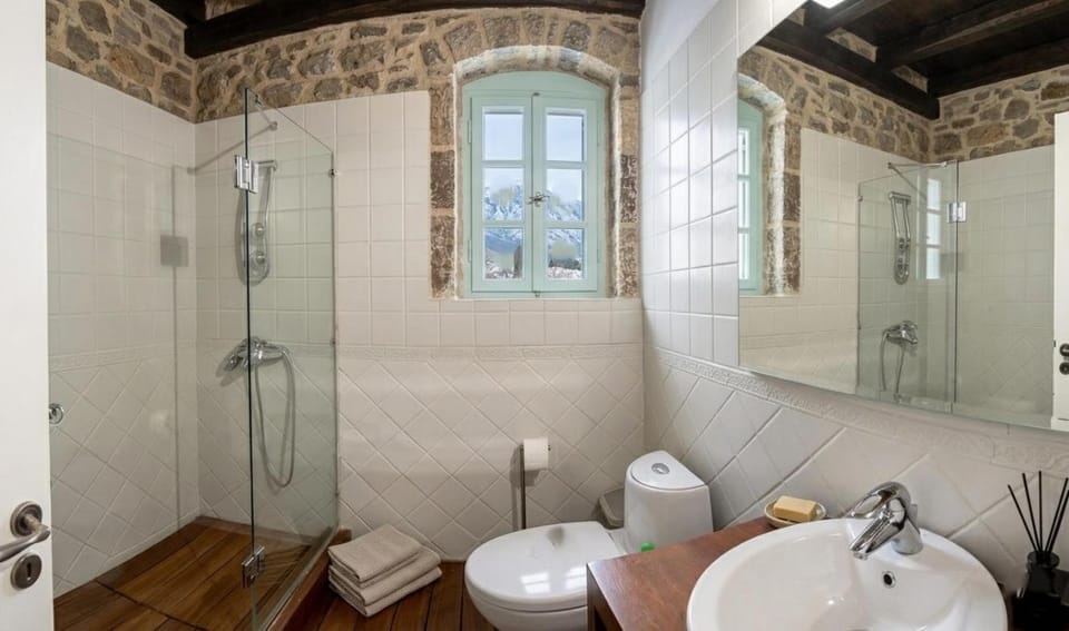 Alemarni Parnassos House in Peloponnese, Western Greece and the Ionian