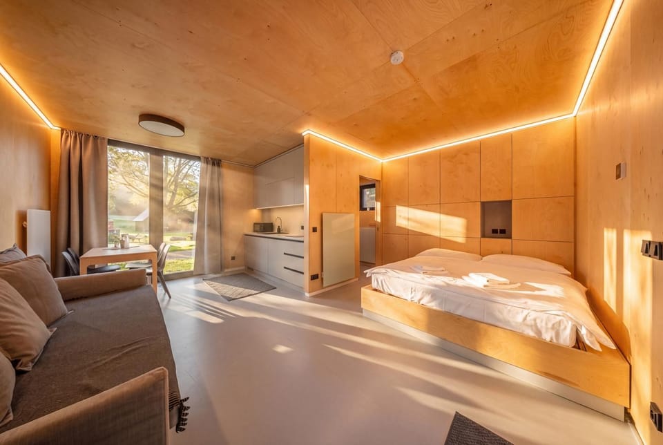 Mountain Cabin by the river - Base Camp Medvědín Cabin in Czechia