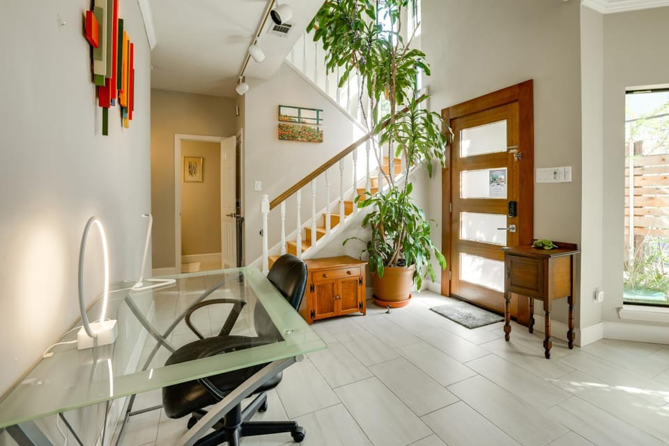 Near NRG! Cozy + Private Houston Home w/ Garden House in Houston