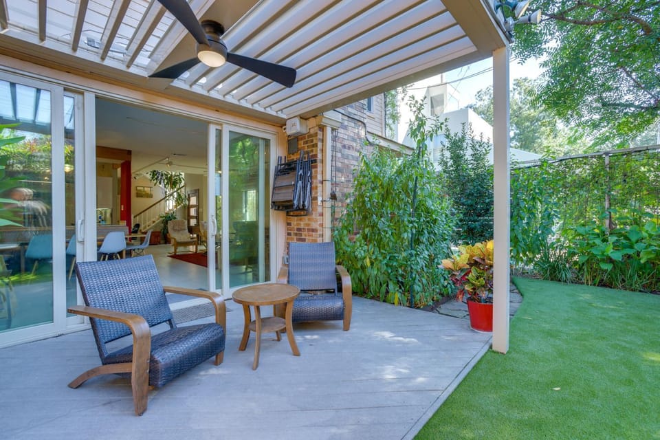 Near NRG! Cozy + Private Houston Home w/ Garden House in Houston