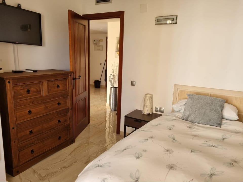 Photo of the whole room, Bedroom