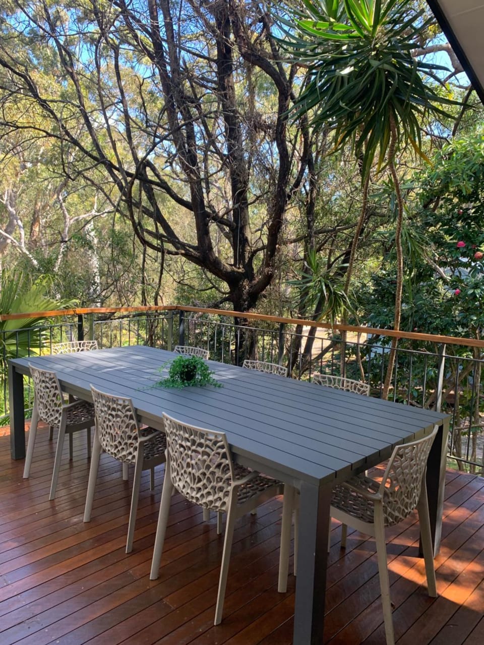 View (from property/room), Balcony/Terrace, Dining area, Garden view
