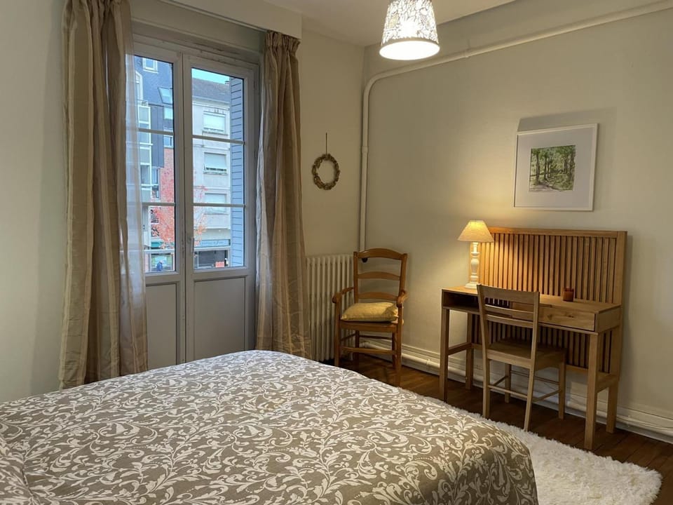 Appartement à Moulins: Confort avec Balcon, Draps et Linge Inclus - FR-1-489-398 Apartment in Moulins