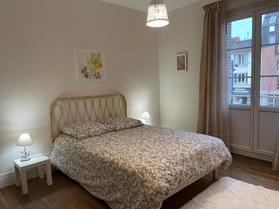 Appartement à Moulins: Confort avec Balcon, Draps et Linge Inclus - FR-1-489-398 Apartment in Moulins