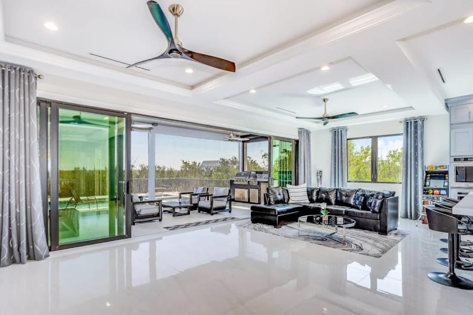 Modern Hickory Hideaway House in Bonita Springs