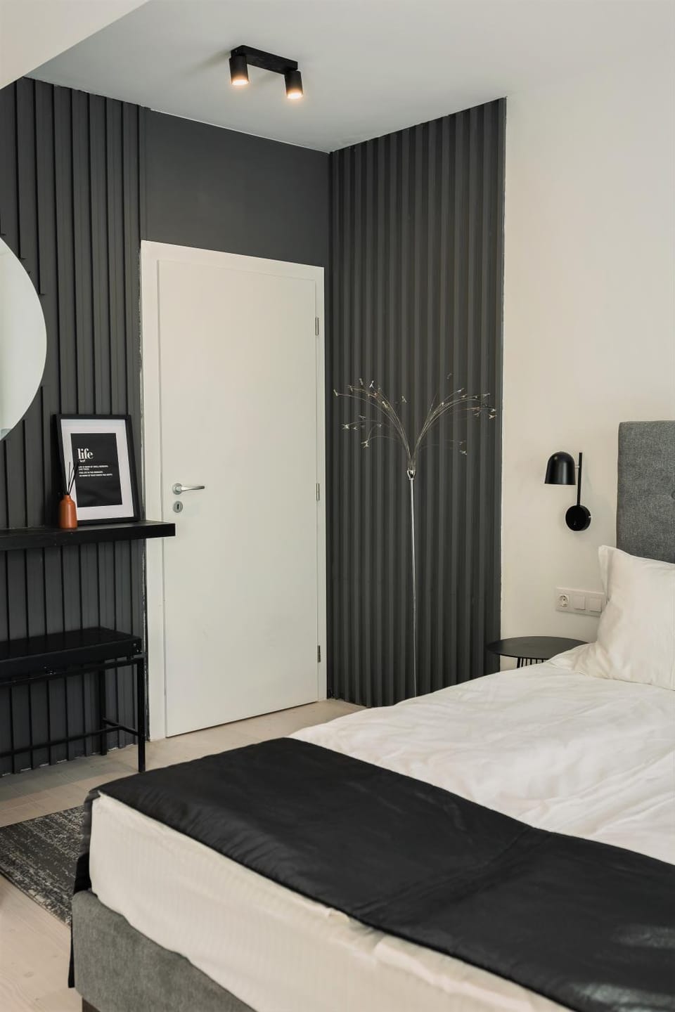 Bed, Photo of the whole room, Bedroom
