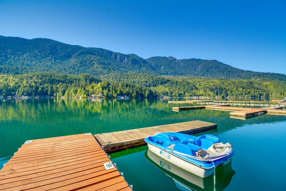 Lake-View Getaway 20 Mi to Olympic Natl Park! House in Washington