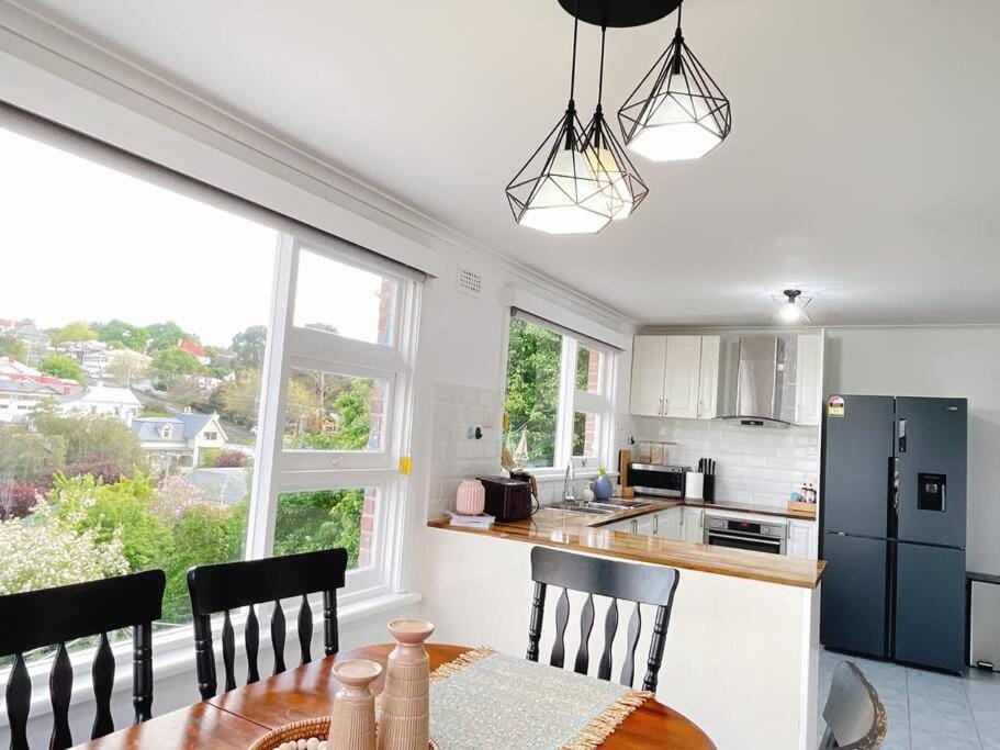 Stunning West Hobart Home- Close to city and shops House in Tasmania