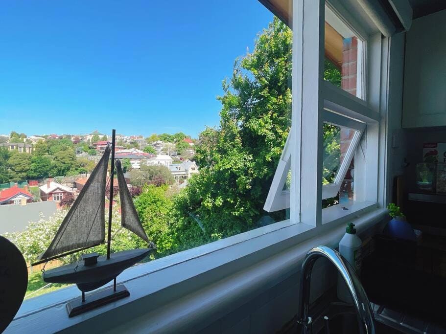 Stunning West Hobart Home- Close to city and shops House in Tasmania