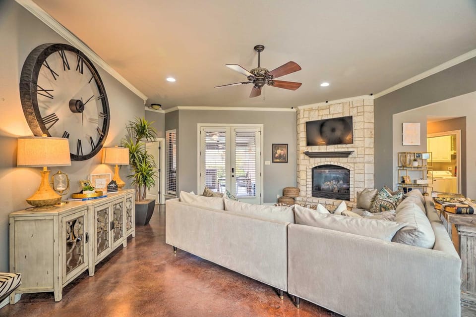 Luxe Midland Retreat w/ Patio, Grill & Yard! House in Midland