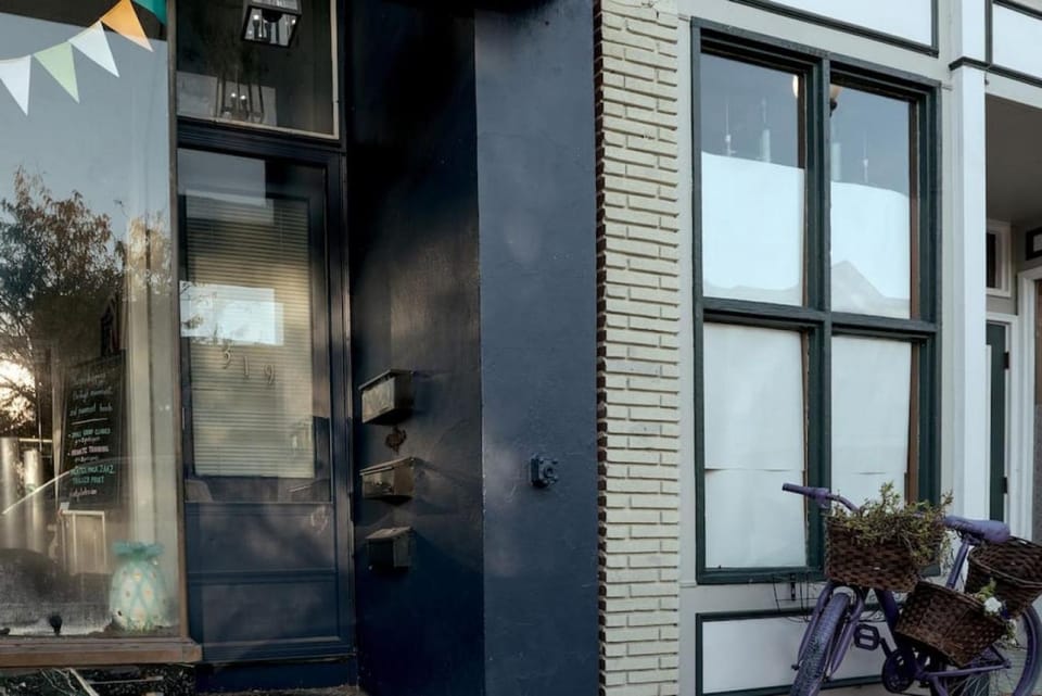 Property building, Facade/entrance, Day, On site, Street view, Location