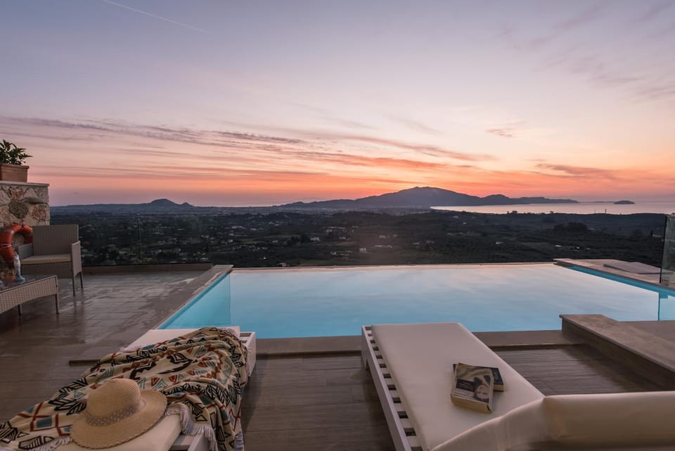 Pool view, Swimming pool, sunbed