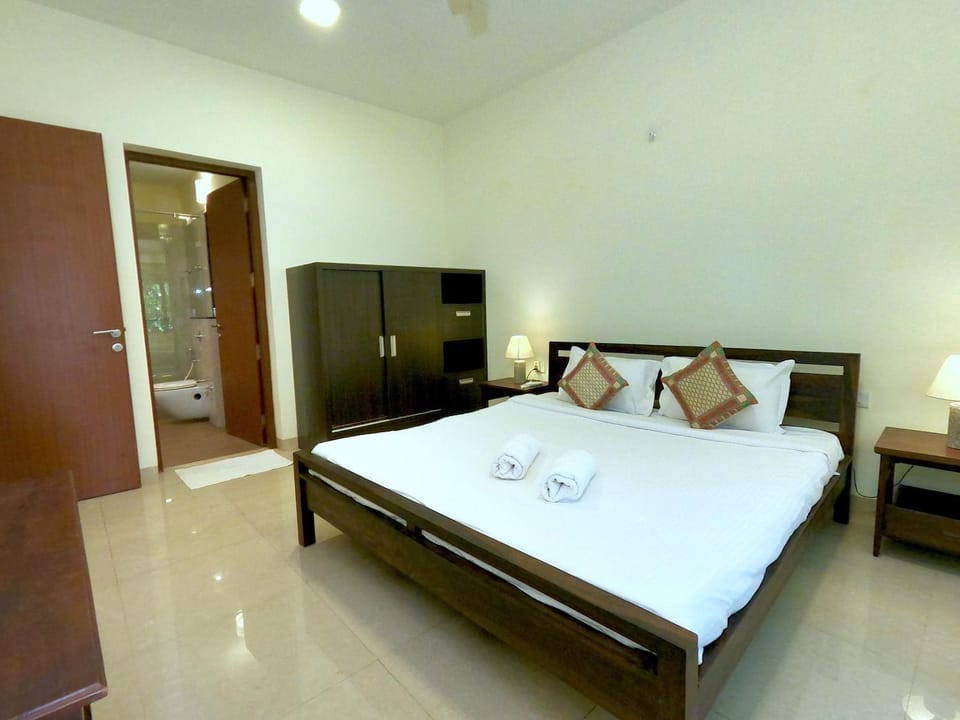 Bed, Photo of the whole room, Bedroom, towels, wardrobe