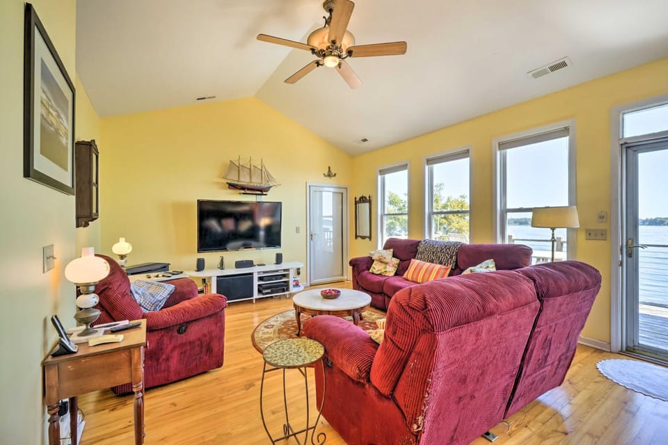 Charming Waterfront Home: Fish, Boat + More! House in Sneads Ferry