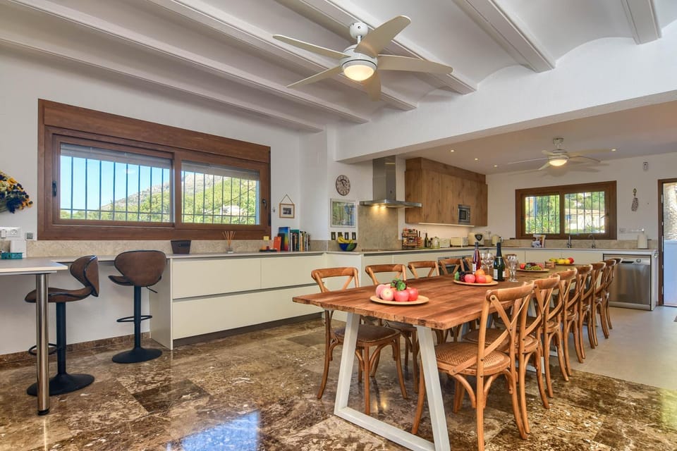 Seating area, Dining area