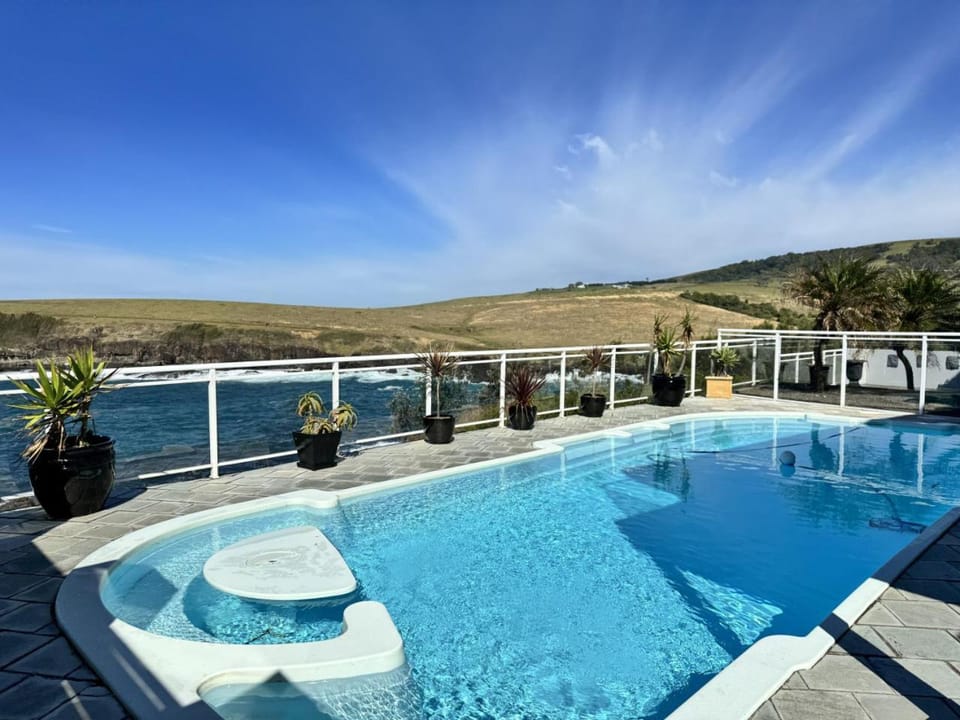 42 Loves Bay 5 Bedroom Sea cliff View House with Pool House in Kiama