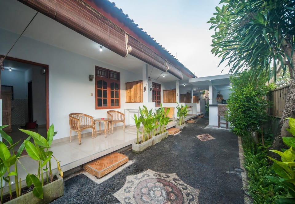 Property building, Patio, Day, Garden, Garden view
