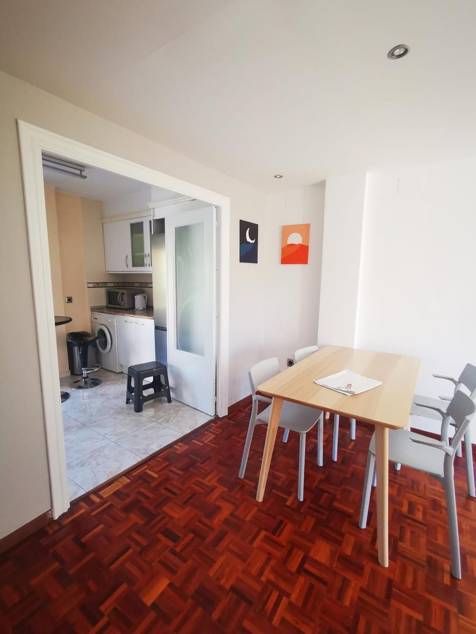 Kitchen or kitchenette, Seating area, Dining area