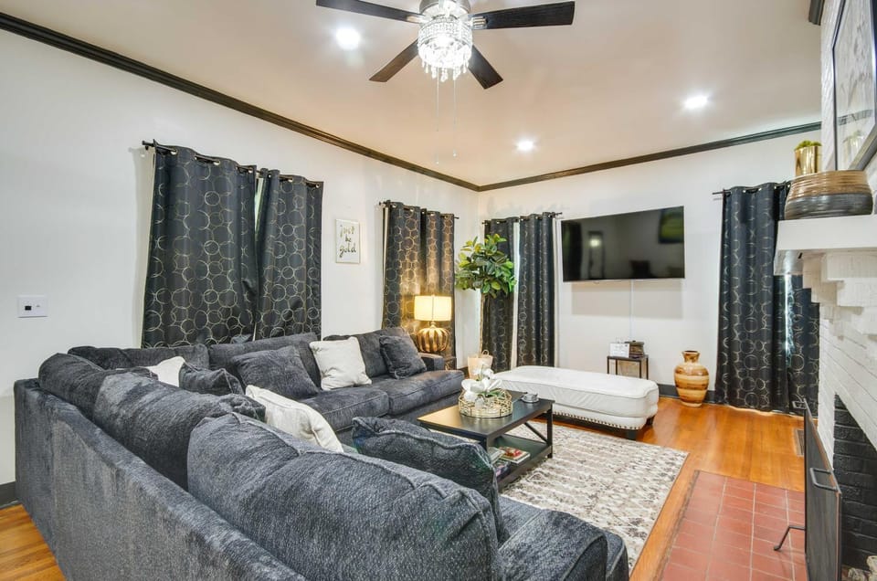 Updated North Greenwood Cottage < 1 Mi to Dtwn! Apartment in Mississippi