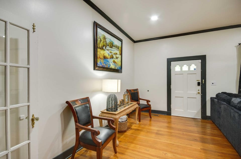 Updated Cottage w/ Fireplaces in North Greenwood! Apartment in Mississippi