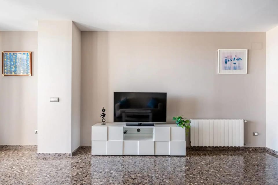 TV and multimedia, Living room, Lounge or bar