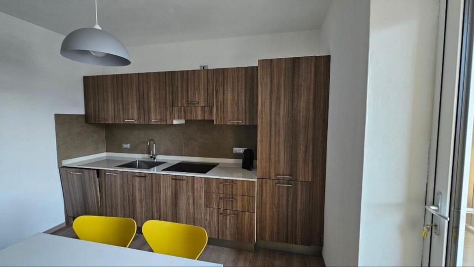 Coffee/tea facilities, Kitchen or kitchenette, dishwasher, microwave, stove