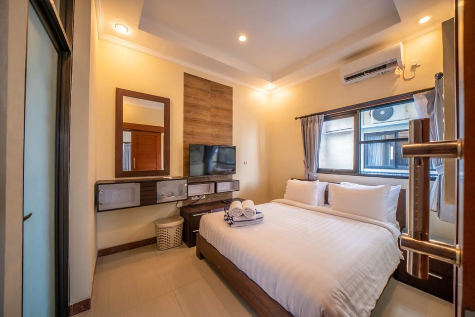 Bed, TV and multimedia, Bedroom
