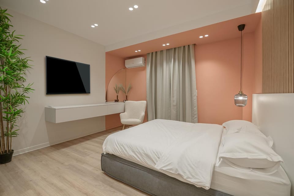 TV and multimedia, Photo of the whole room, Bedroom