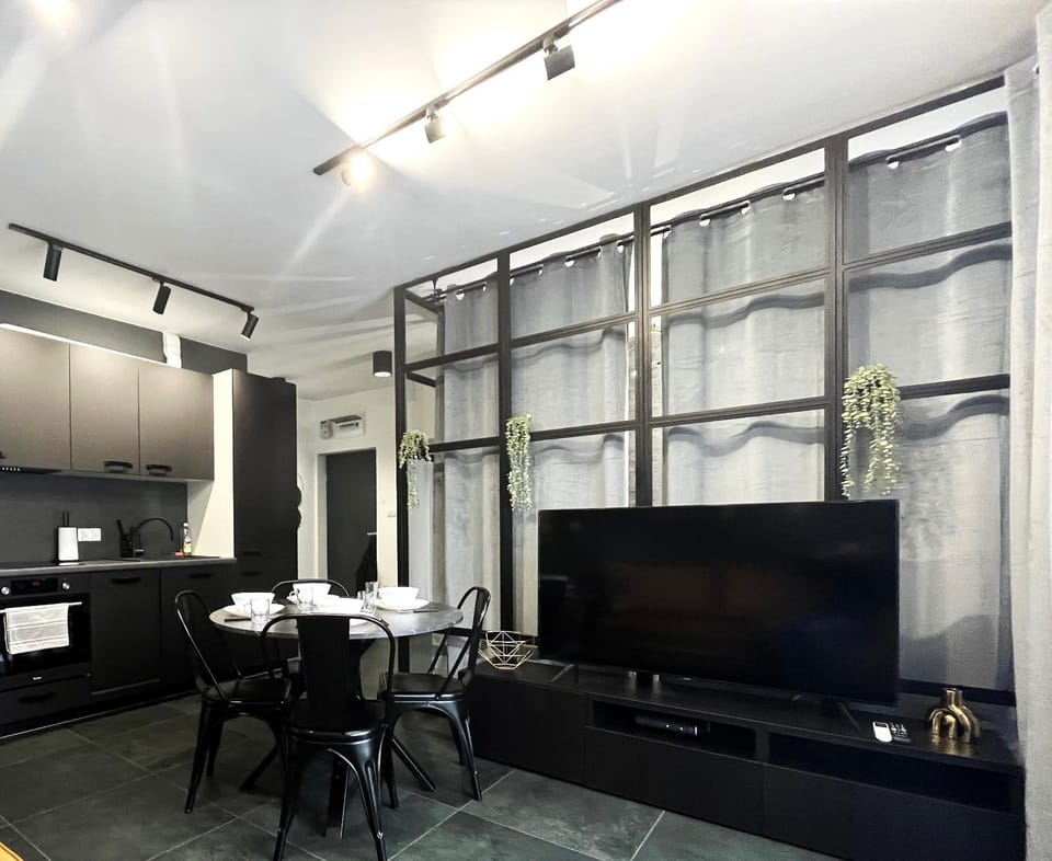 TV and multimedia, Kitchen or kitchenette, Living room, Dining area