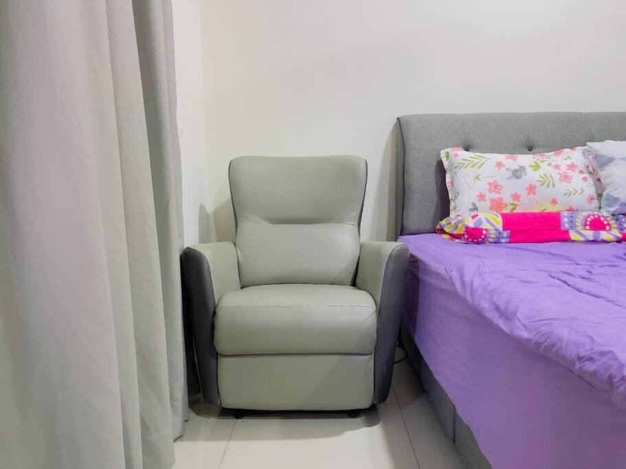 4 Room Sweet Home 12pax @ Puncak Alam House in Selangor, Malaysia