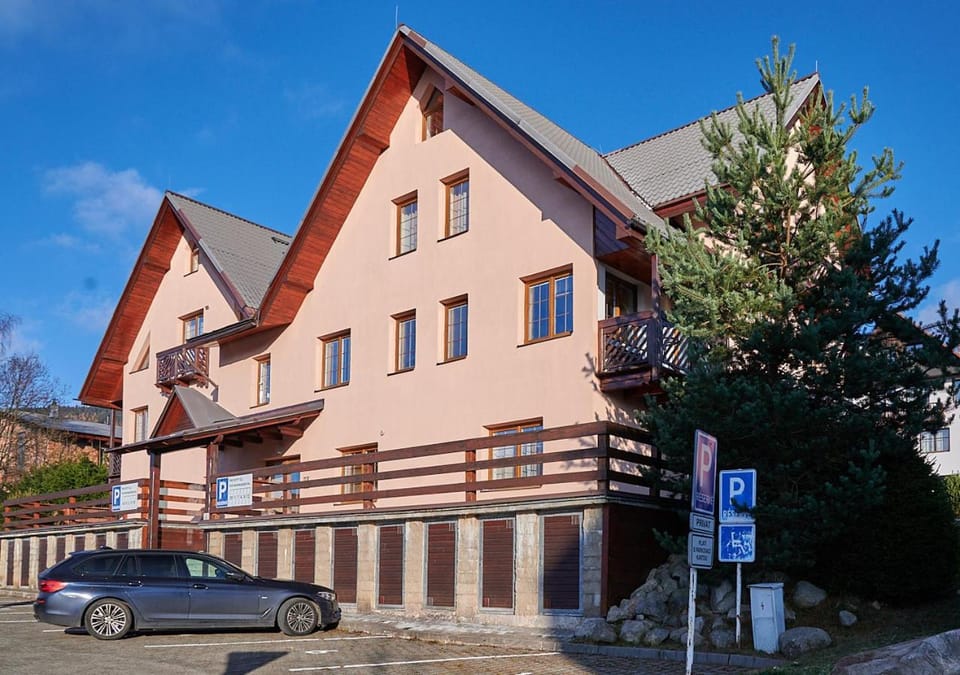 Property building, Facade/entrance, Street view, Parking